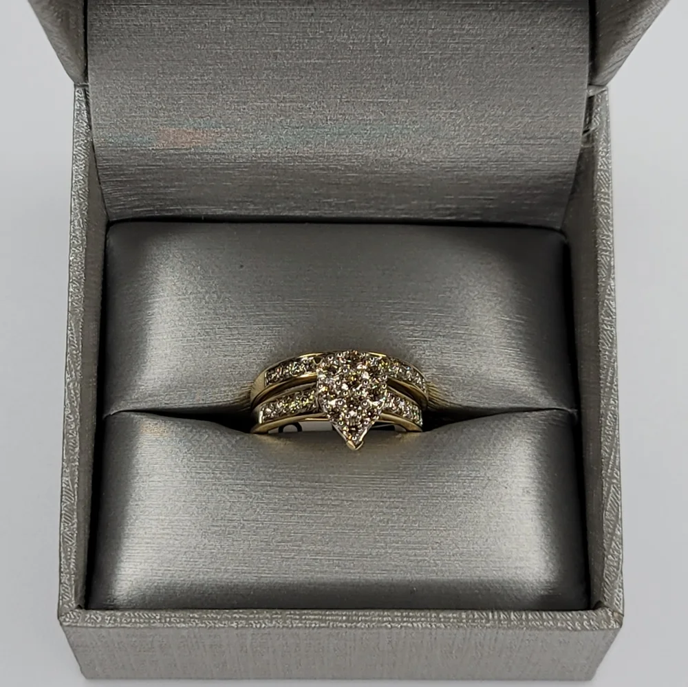 10K Diamond Ring Set - Picture 2 of 16